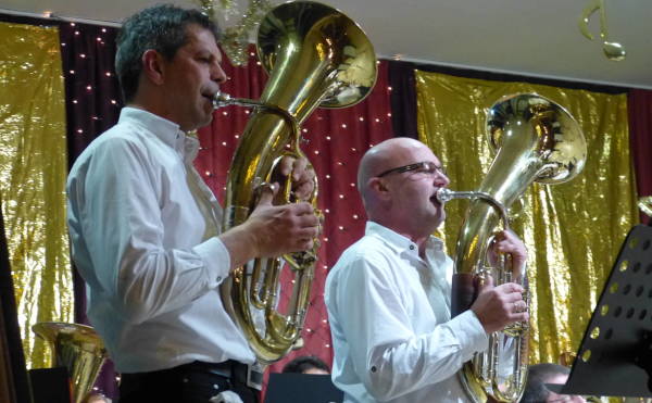 Lorenz Manger und Klaus Gütling spielen 'Zwei Noble Männer'